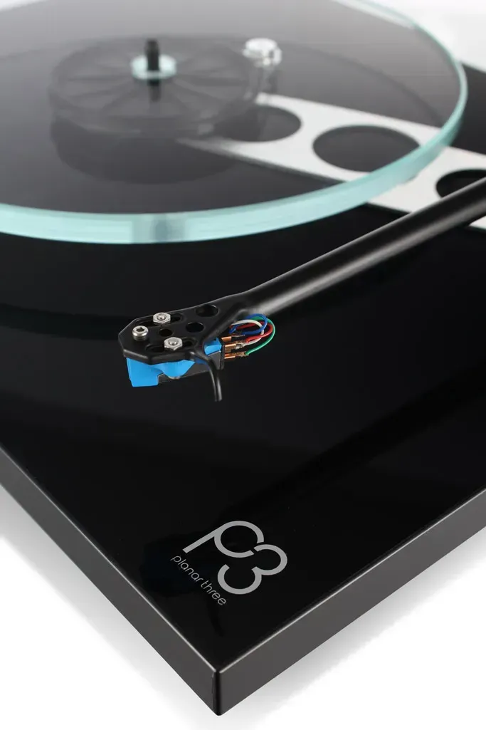 Hi-Fi gramofon Rega Planar 3 Nd3 MM v černé barvě