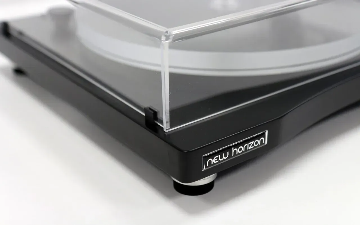Hi-Fi gramofon New Horizon 201 AT-VM520EB v laminované černé barvě